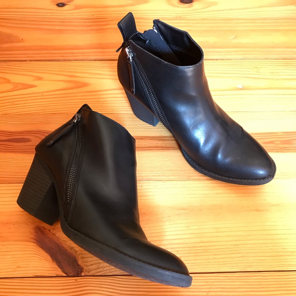Dolce Vita Black Faux Leather Ankle Zip Boots, EUC, 9.5 - Picture 1 of 11